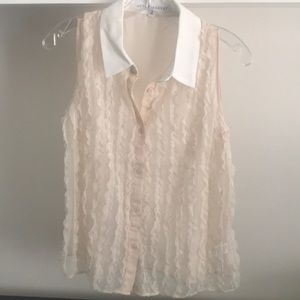 Sleeveless nude blouse with beige contrast collar
